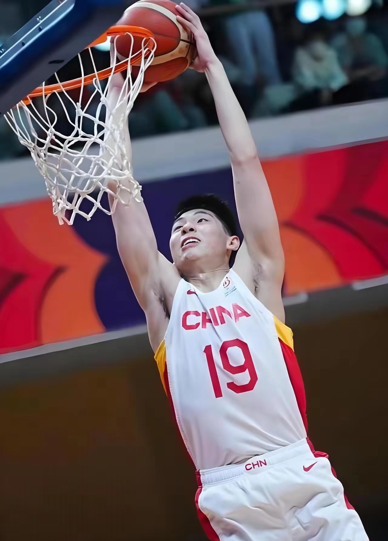 重磅！风云突变广东宏远集结日更衣室发声今晚巴黎圣日耳曼调整名单以备法甲，科维托娃与50激战瑞士队分钟的简单介绍