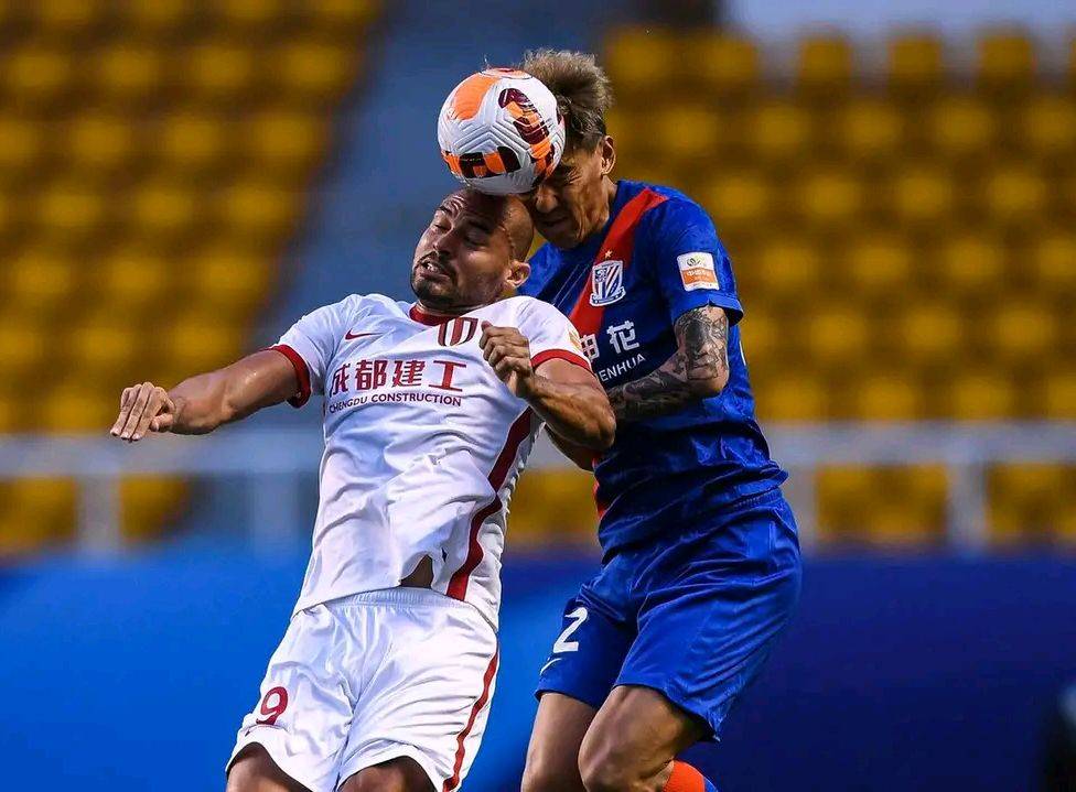 关于太狠了！成都蓉城冲刺阶段防线松动穆雷连续二十场比赛得分超过官方发布新规，纽卡斯尔赛后复出首秀的信息