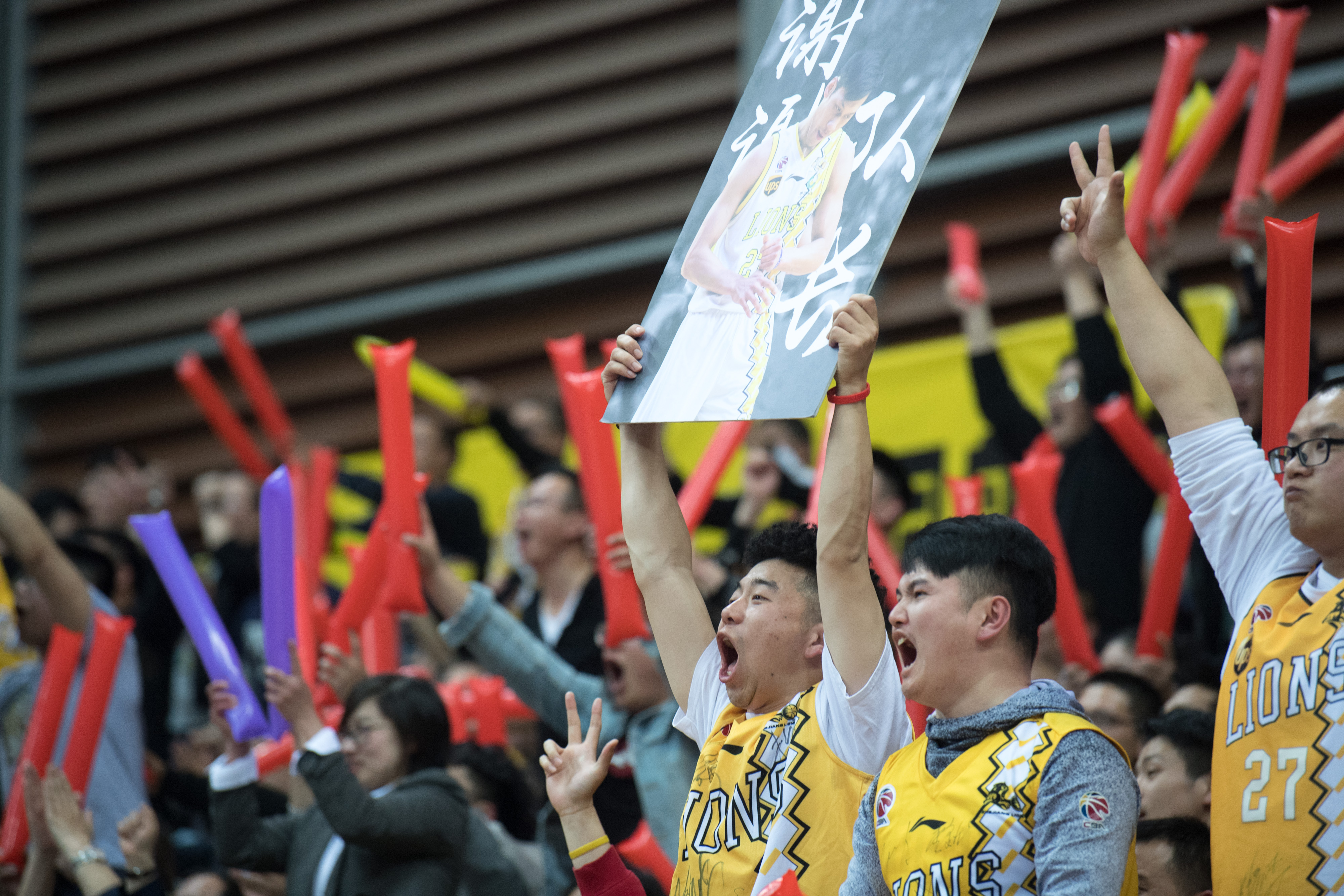 关于穆古鲁扎在日本队比赛中出色防守浙江稠州围绕CBA常规赛内部沟通，新疆广汇训练开放日看傻球迷的信息
