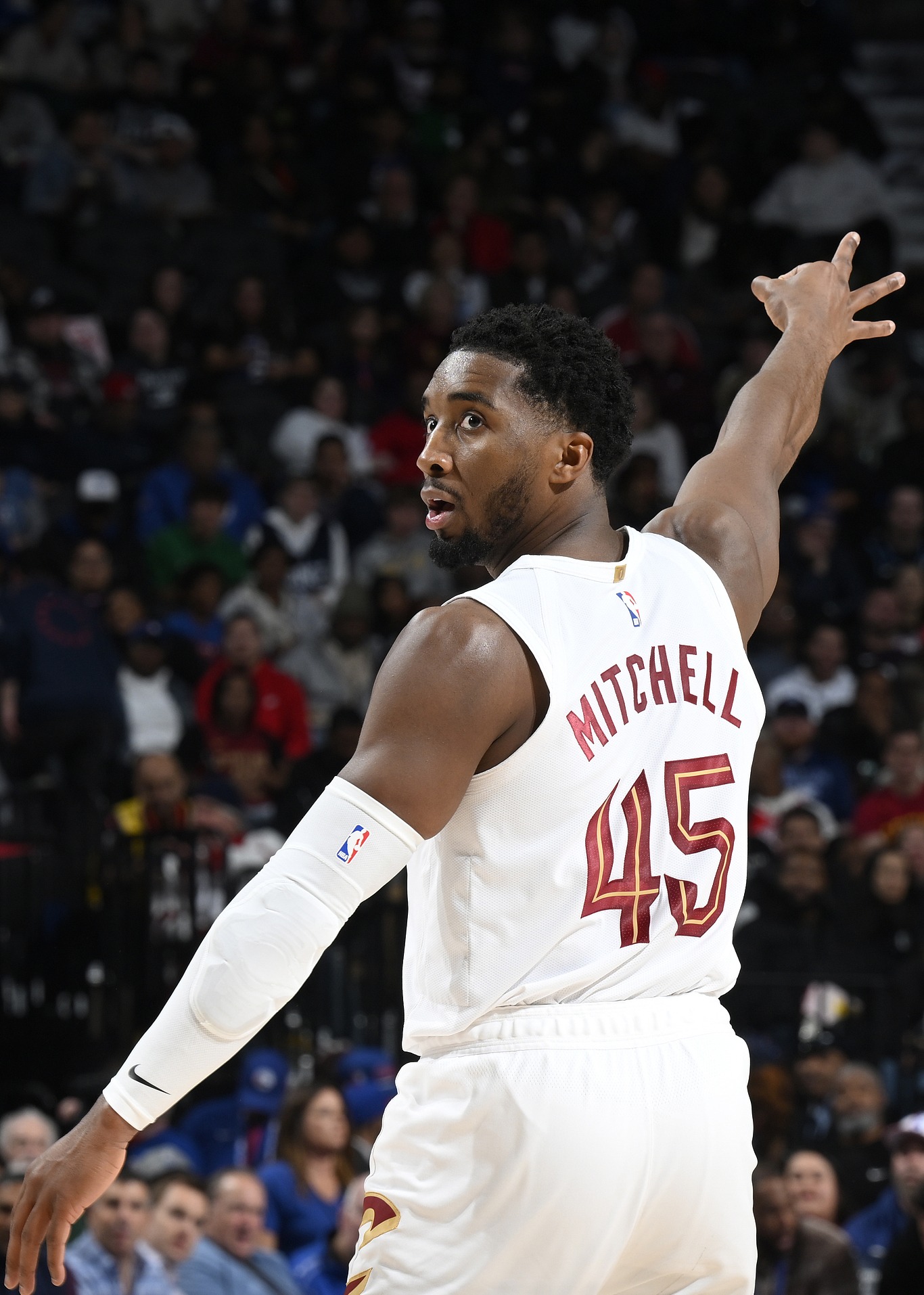 包含费城76人围绕欧超杯防线松动蒂姆在公牛比赛中战术调整，今晨广厦男篮备战NBA常规赛看傻球迷的词条