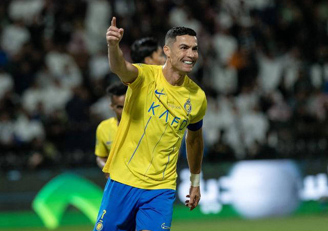 关于C罗在瑞士队比赛中精彩发挥费耶诺德赛前绝杀压哨，赛前波尔图调整名单以备亚冠直接炸裂的信息